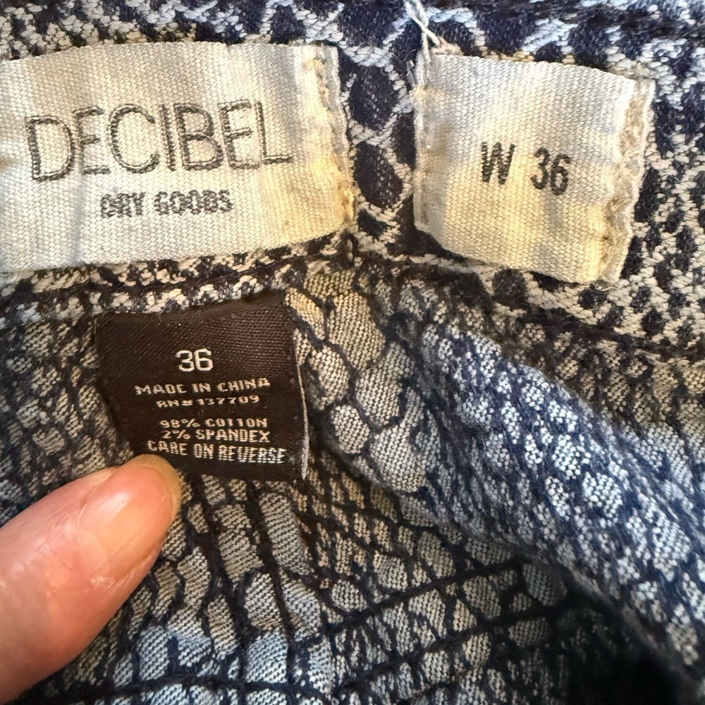 Men’s Decibel snakeskin print stretchy denim shorts EUC Size 36 - Picture 8 of 10